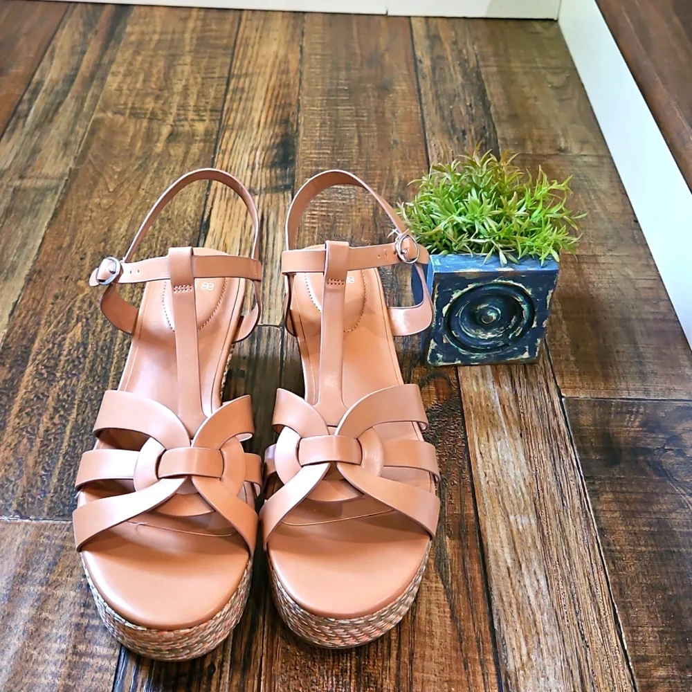 NWOT Bandolino Women's Tan Wedge‎ Heel Espadrille Strappy Sandals. Size 11